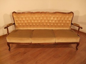  Elegancka sofa w dobrym stanie